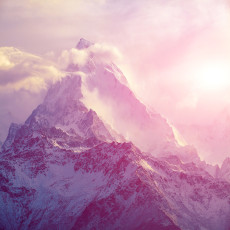 Papier peint mural « Montagne enneigée rose » pour le salon