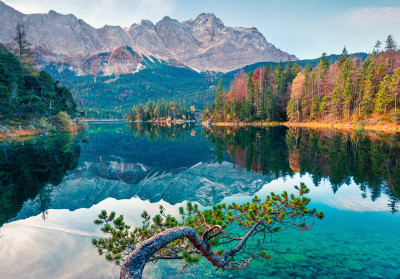 Papier peint mural « Lac alpin et montagnes » pour le salon